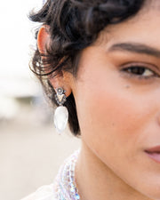 Aretes Playa Paraíso, joya de plata .925, con cuarzo – Gabriela Sánchez (vista 3)
