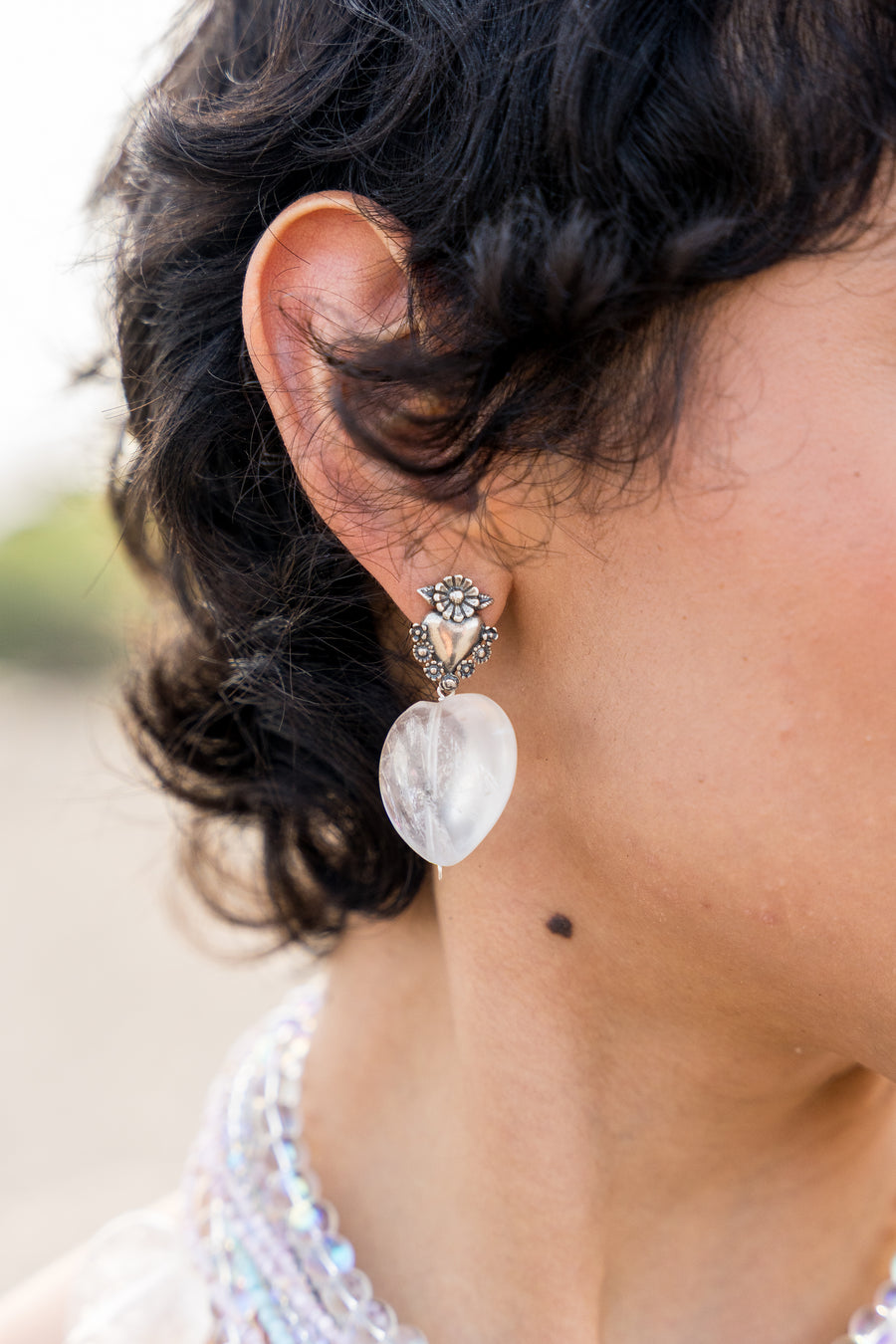 Aretes Playa Paraíso, joya de plata .925, con cuarzo – Gabriela Sánchez (vista 4)