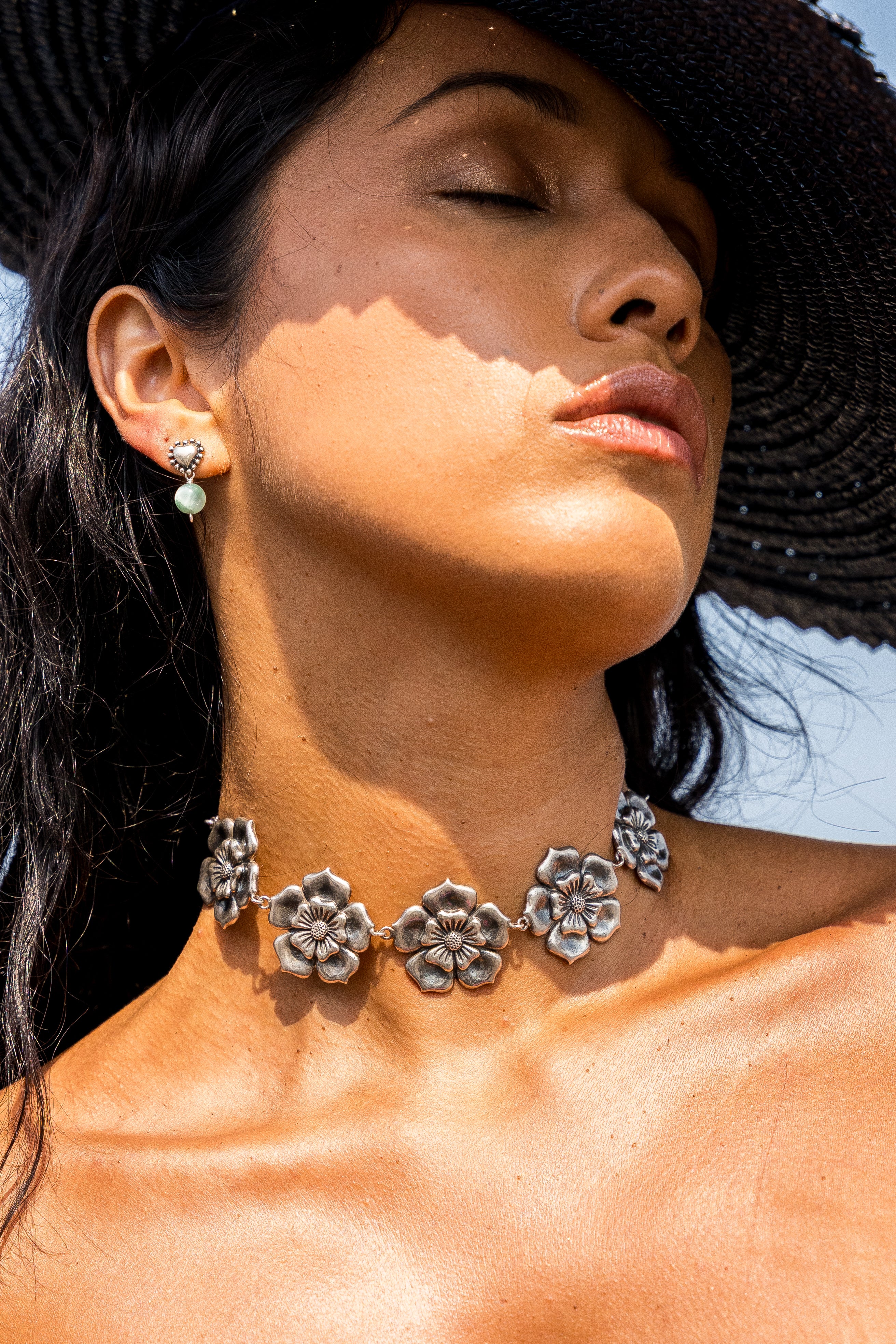 Gargantilla Hawaii, joya de plata .925 – Gabriela Sánchez (vista 2)