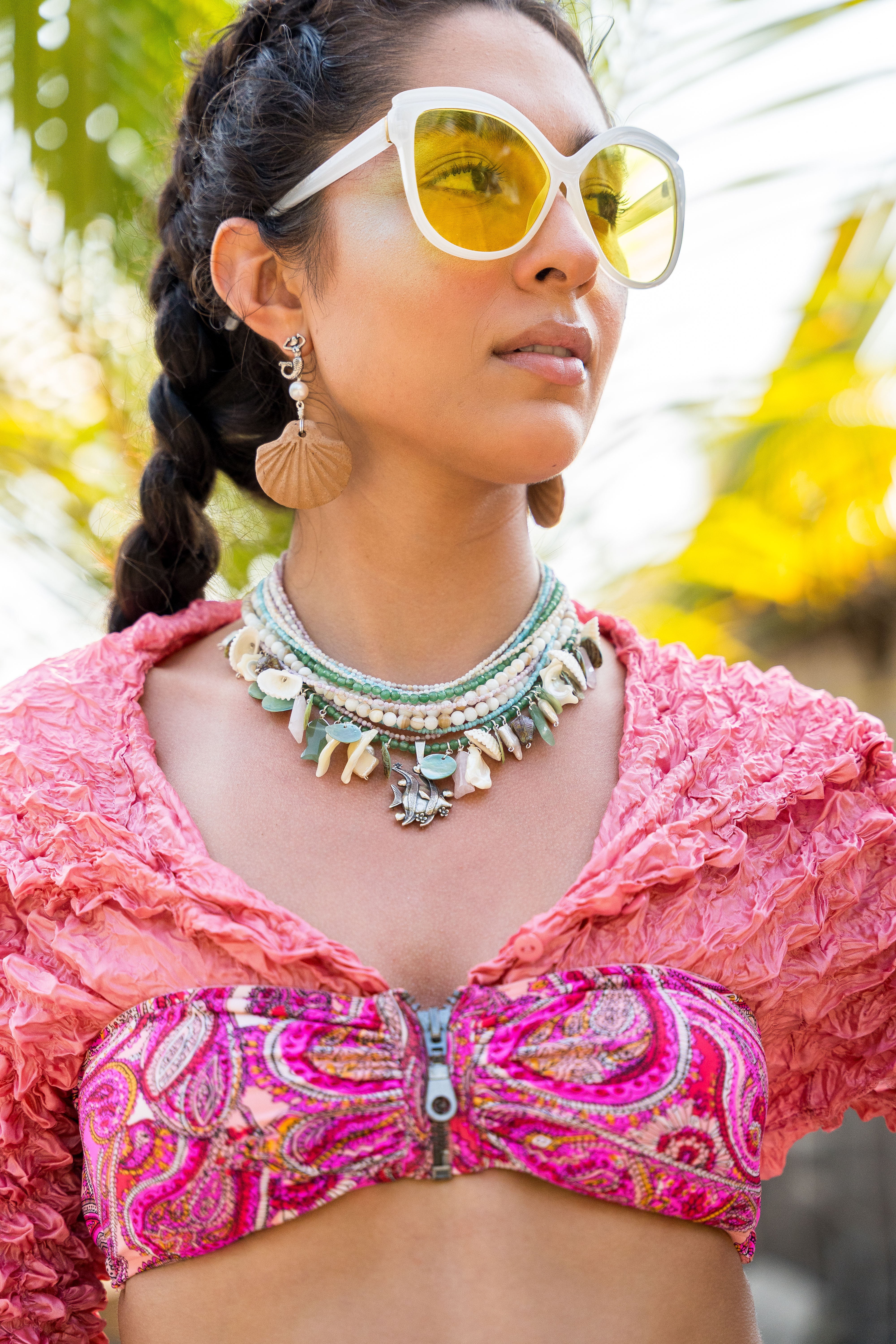 Collar Isla Arena, joya de plata .925, con concha y cuarzo rosa – Gabriela Sánchez (vista 2)