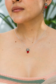 Dije Cereza del Mar, joya de plata .925, con cristal Swarovski – Gabriela Sánchez (vista 5)