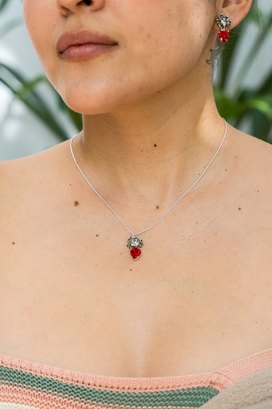 Dije Cereza del Mar, joya de plata .925, con cristal Swarovski – Gabriela Sánchez (vista 5)