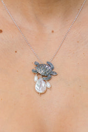 Dije Playa Tortuga, joya de plata .925, con perla – Gabriela Sánchez (vista 2)