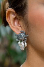 Aretes Playa Tortuga, joya de plata .925, con perla – Gabriela Sánchez (vista 4)