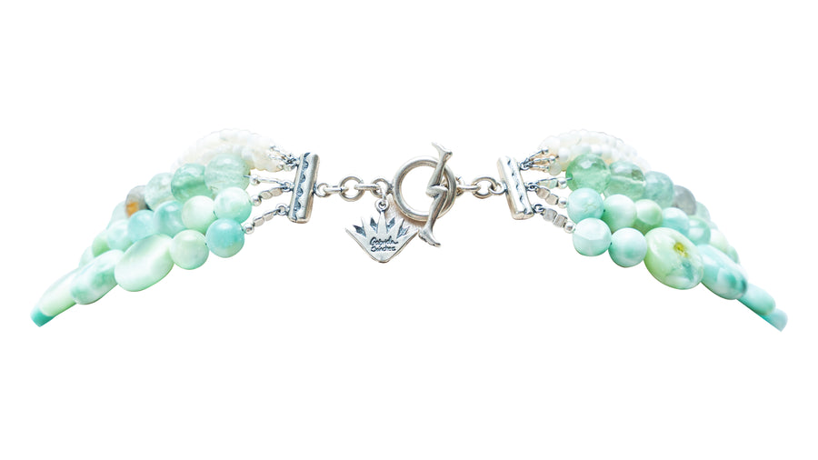 Collar Akumal, joya de plata .925, con concha y fluorita – Gabriela Sánchez (vista 2)
