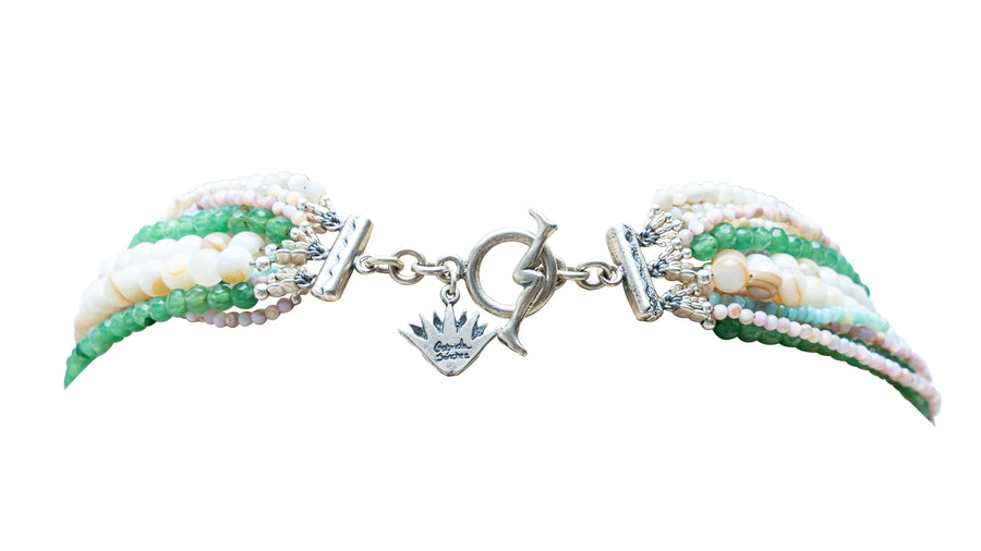 Collar Isla Arena, joya de plata .925, con concha y cuarzo rosa – Gabriela Sánchez (vista 8)