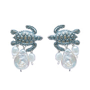 Aretes Playa Tortuga, joya de plata .925, con perla – Gabriela Sánchez (vista 3)