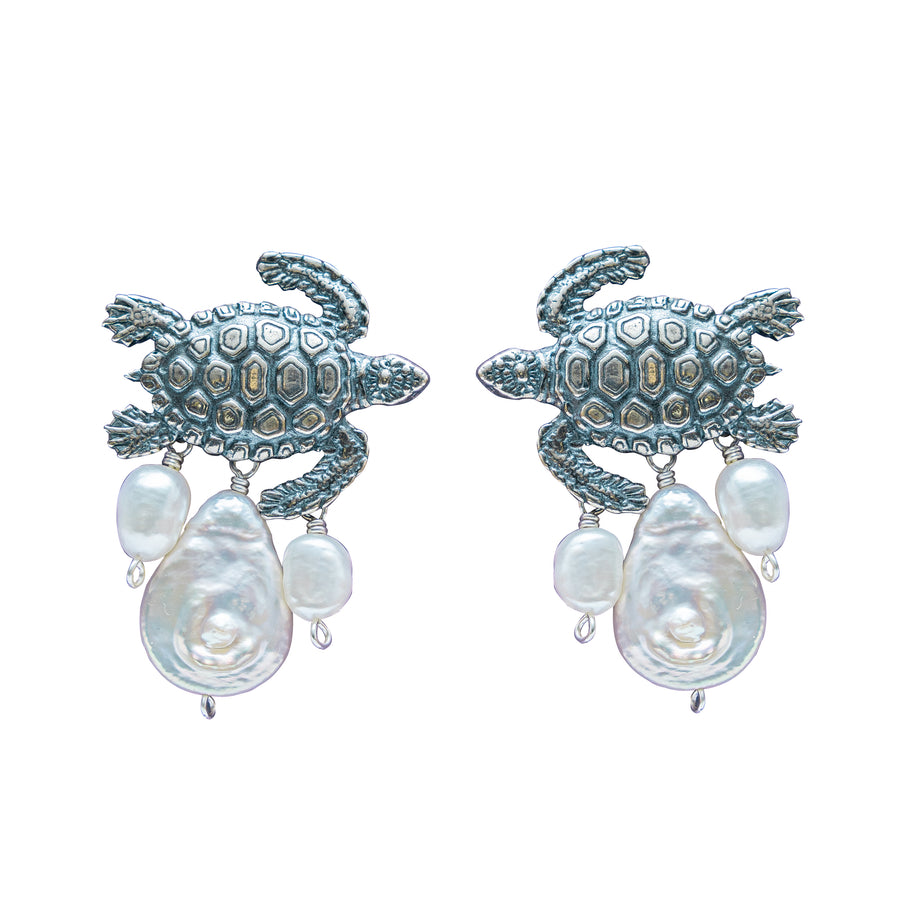 Aretes Playa Tortuga, joya de plata .925, con perla – Gabriela Sánchez (vista 3)