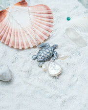 Dije Playa Tortuga, joya de plata .925, con perla – Gabriela Sánchez (vista 3)
