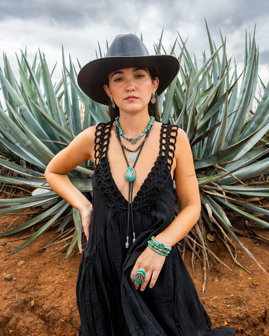 Collar Lotería Agave Maximiliana, joya de plata .925, con hematita – Gabriela Sánchez (vista 7)