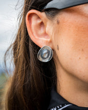 Aretes Sombrero Vaquero, joya de plata .925 – Gabriela Sánchez (vista 2)