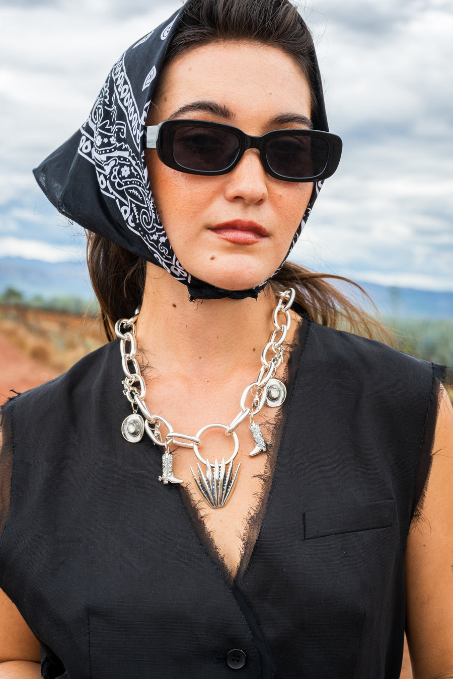 Collar Me Subo A Mi Caballo Y Me Pongo Mi Sombrero, joya de plata .925 – Gabriela Sánchez (vista 13)