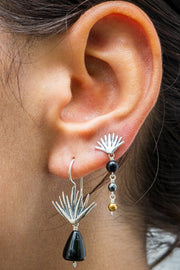 Aretes Agave Francisco, joya de plata .925, con ónix y hematita – Gabriela Sánchez (vista 2)