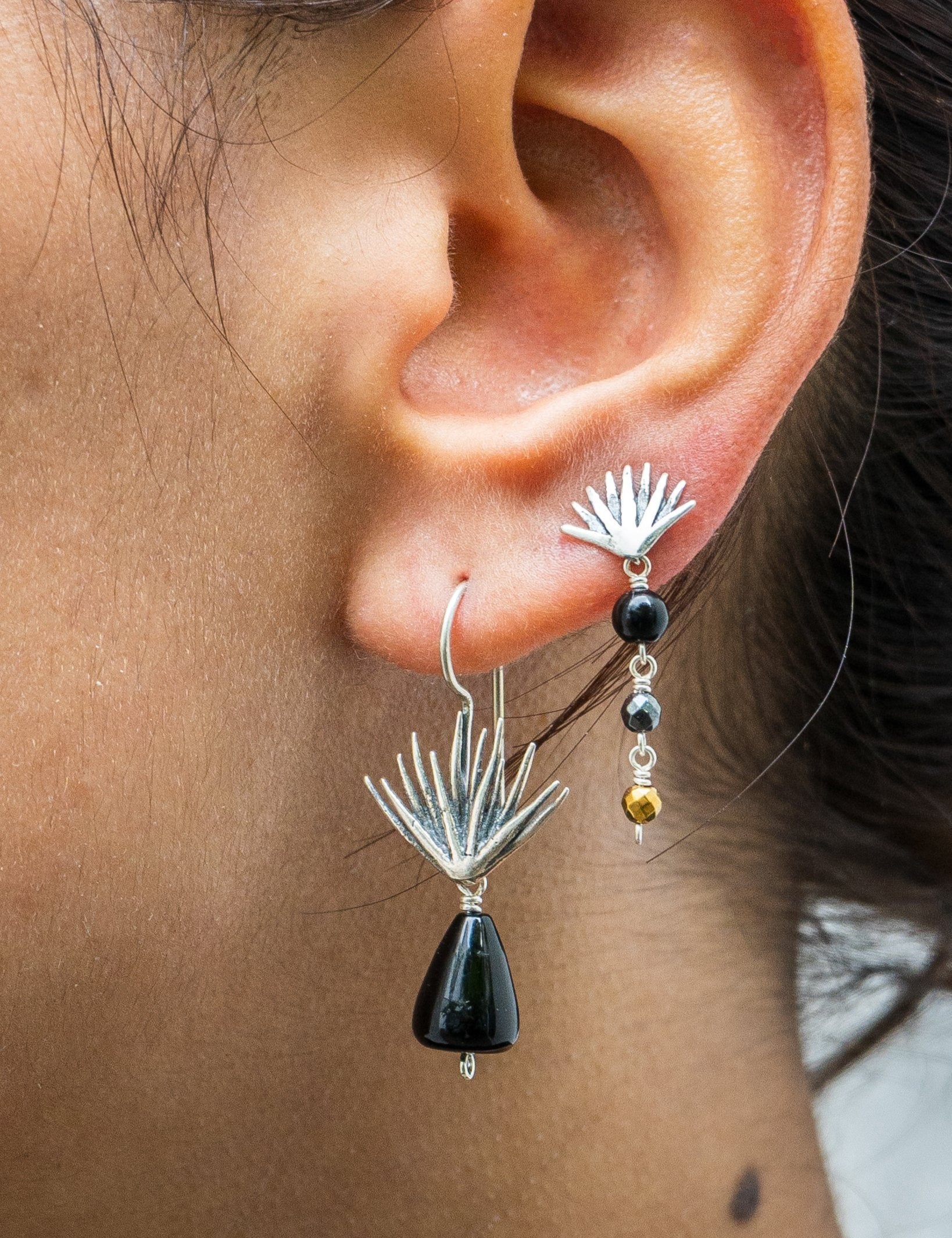 Aretes Provinciana, joya de plata .925, con ónix – Gabriela Sánchez (vista 2)