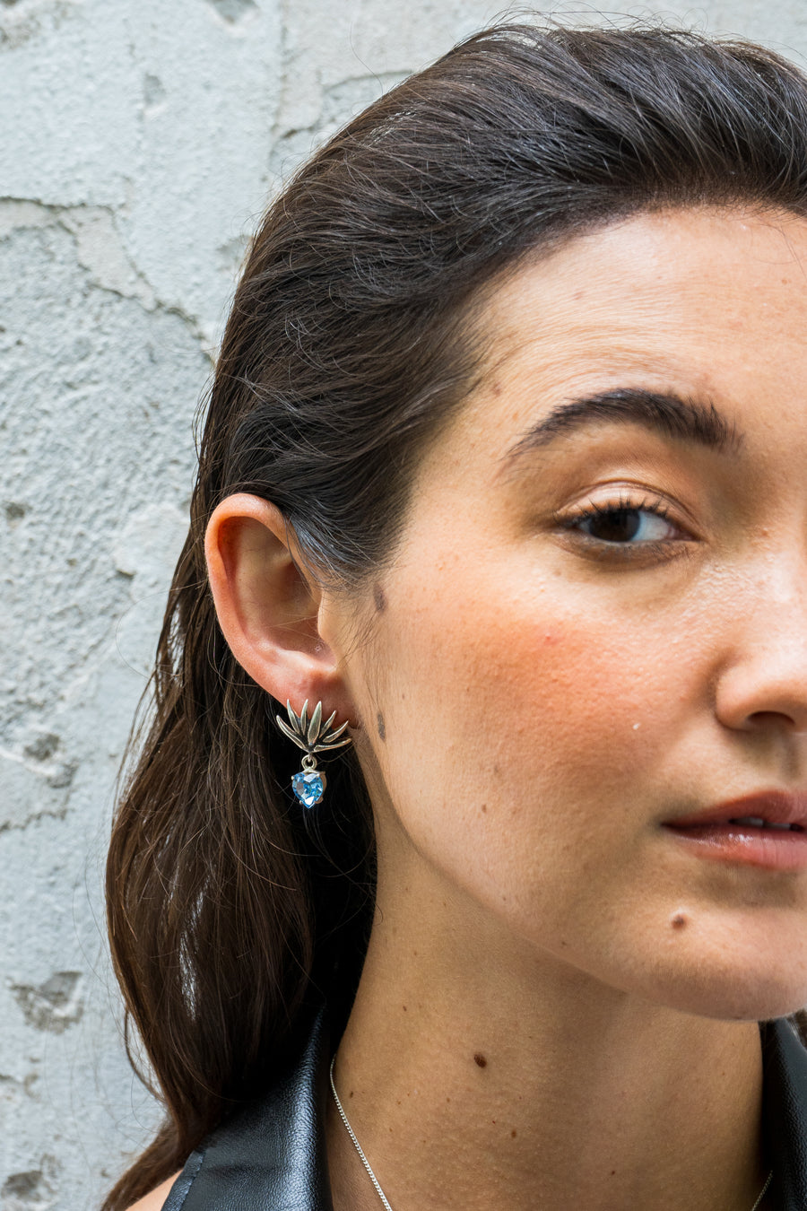 Aretes Agave Celeste, joya de plata .925, con cristal Swarovski – Gabriela Sánchez (vista 3)