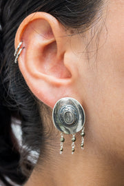Aretes Fiesta Vaquera, joya de plata .925, con pirita – Gabriela Sánchez (vista 2)