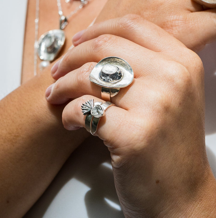 Anillo Agavito Blanco, joya de plata .925, con cristal Swarovski – Gabriela Sánchez (vista 4)