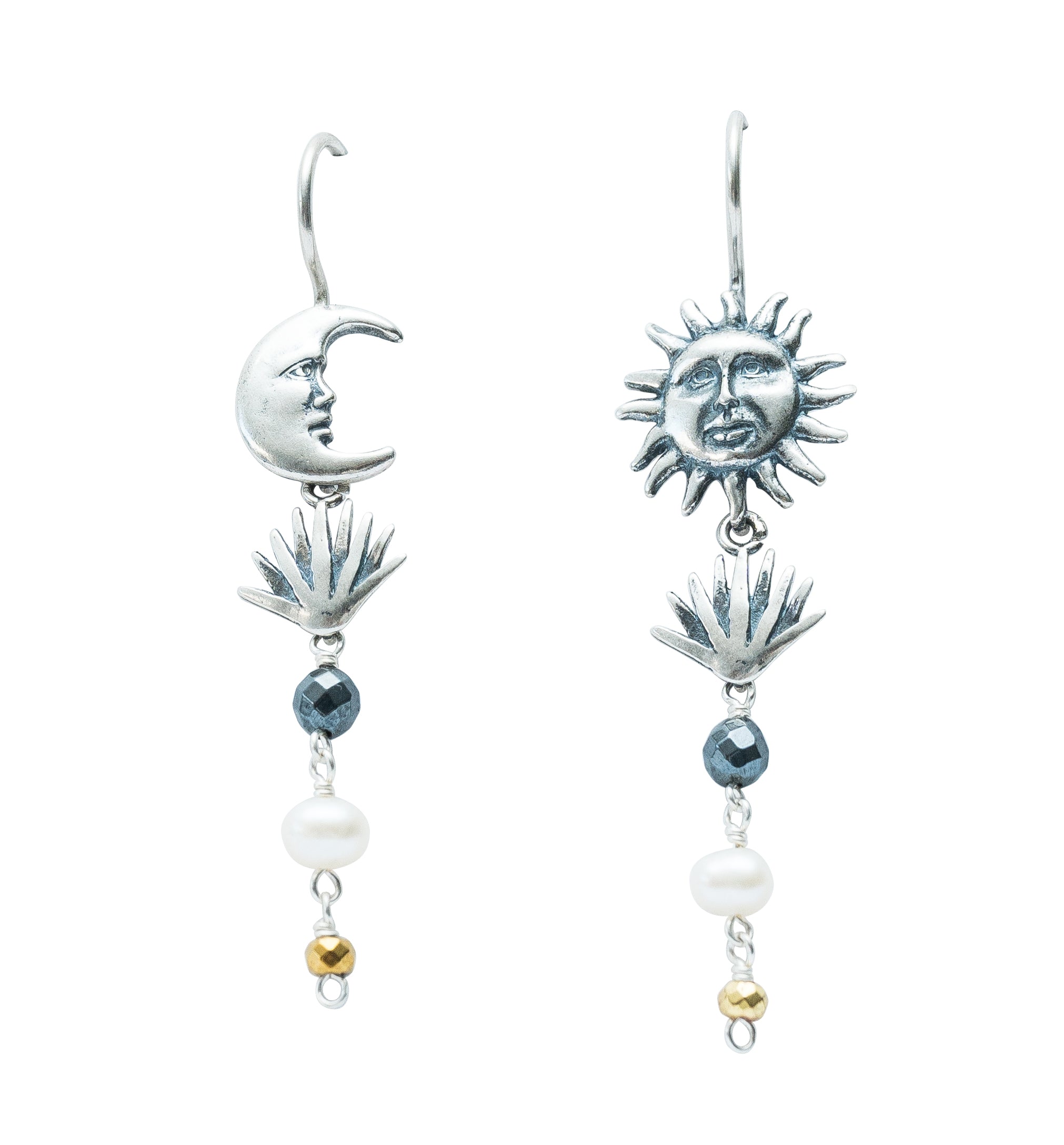 Aretes Día y Noche, joya de plata .925, con hematita y perla – Gabriela Sánchez