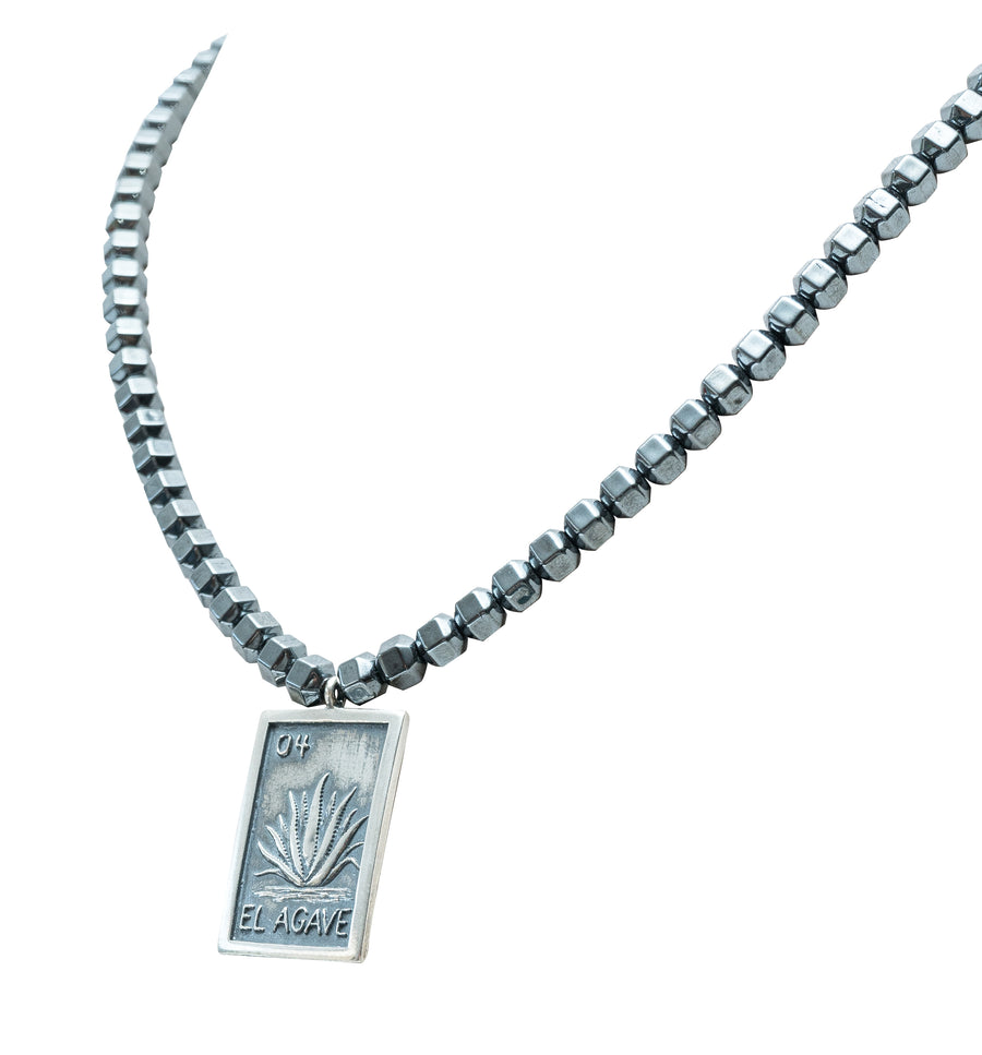 Collar Lotería Agave Maximiliana, joya de plata .925, con hematita – Gabriela Sánchez (vista 5)