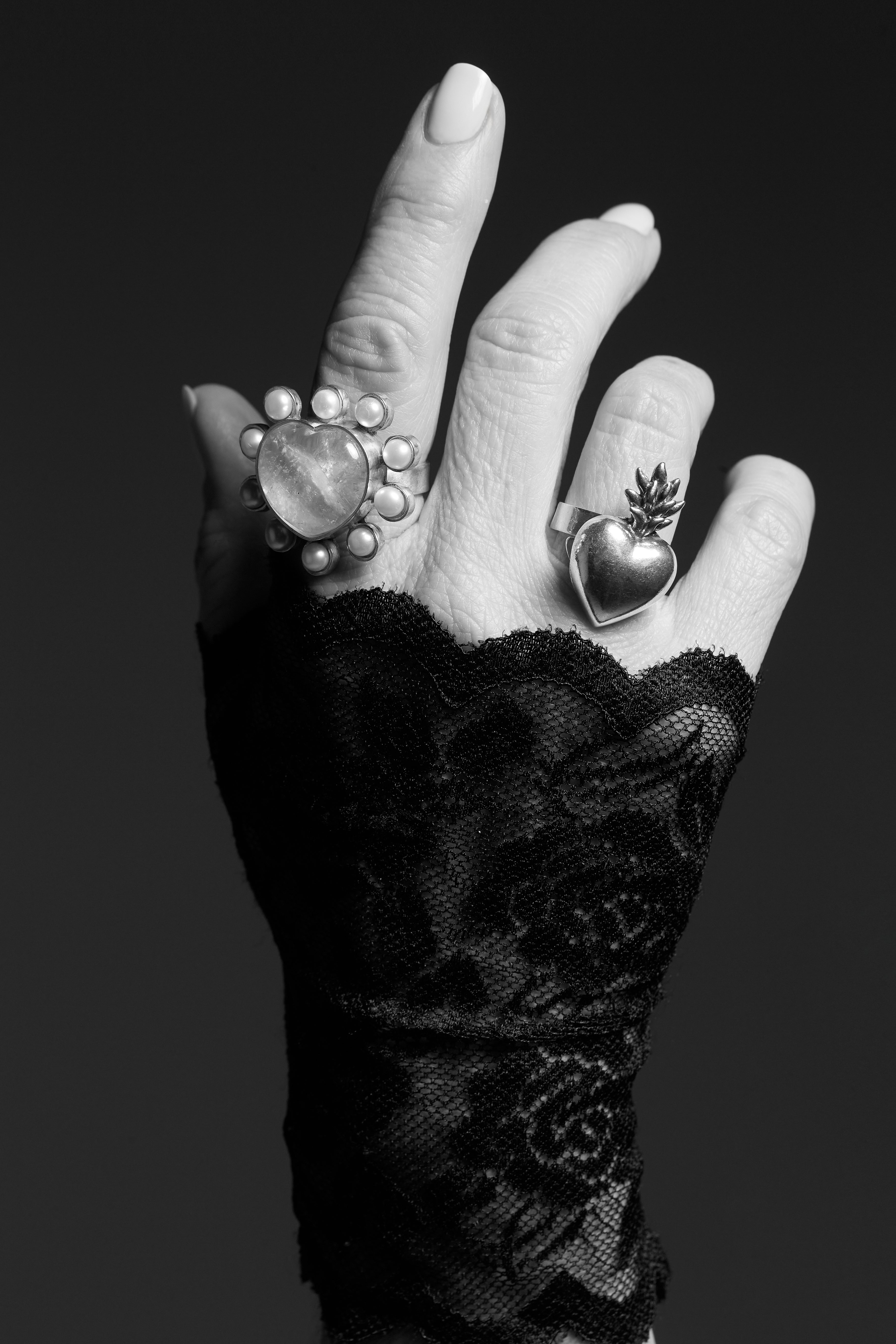 Anillo Amor Profundo, joya de plata .925, con cuarzo y perla – Gabriela Sánchez (vista 2)