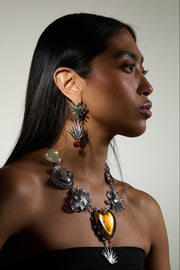 Aretes Corazón de Nuestra Tierra, joya de plata .925, con coral – Gabriela Sánchez (vista 5)