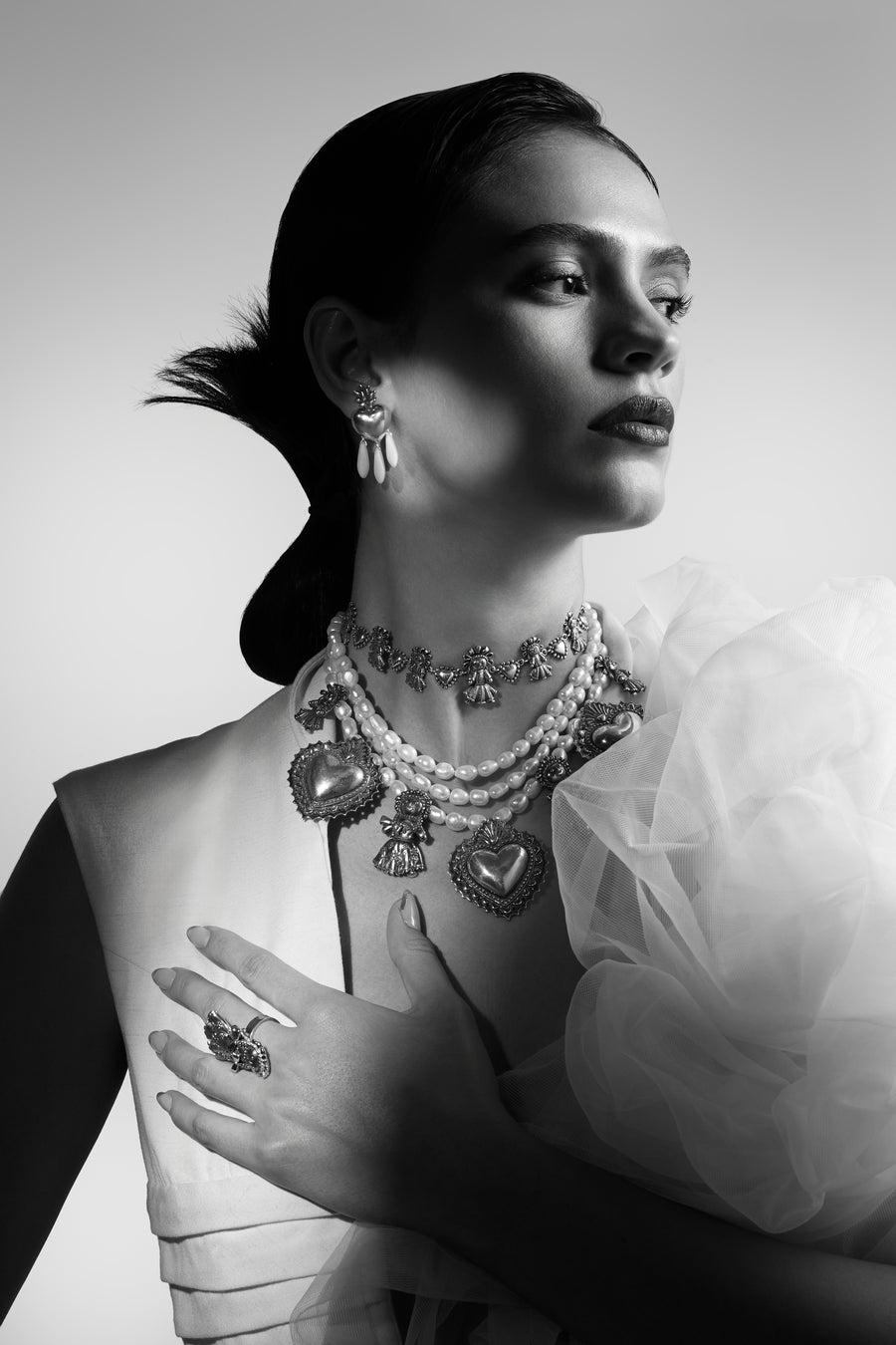 Collar Corazón de Muñeca, joya de plata .925, con perla – Gabriela Sánchez (vista 5)