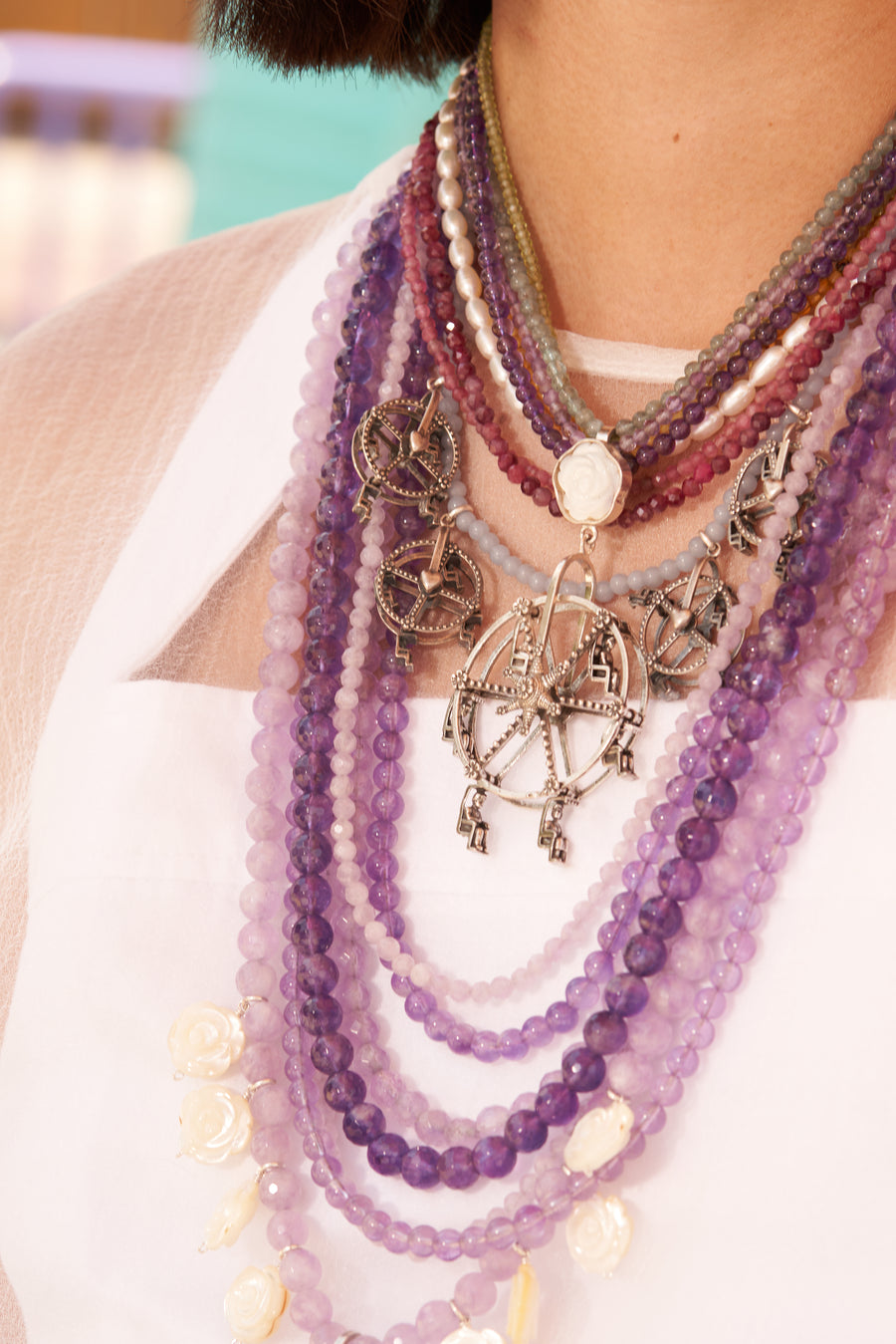 Collar Alegría en la Feria, joya de plata .925, con amatista y gemas de colores – Gabriela Sánchez (vista 3)