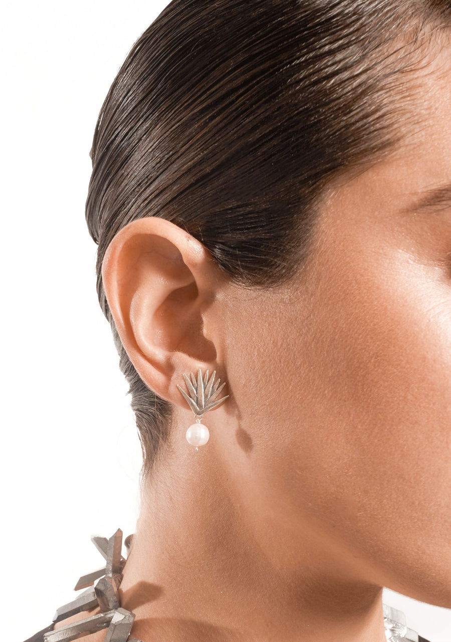 Aretes Agave Sueño 3 Perla, joya de plata .925 – Gabriela Sánchez (vista 3)