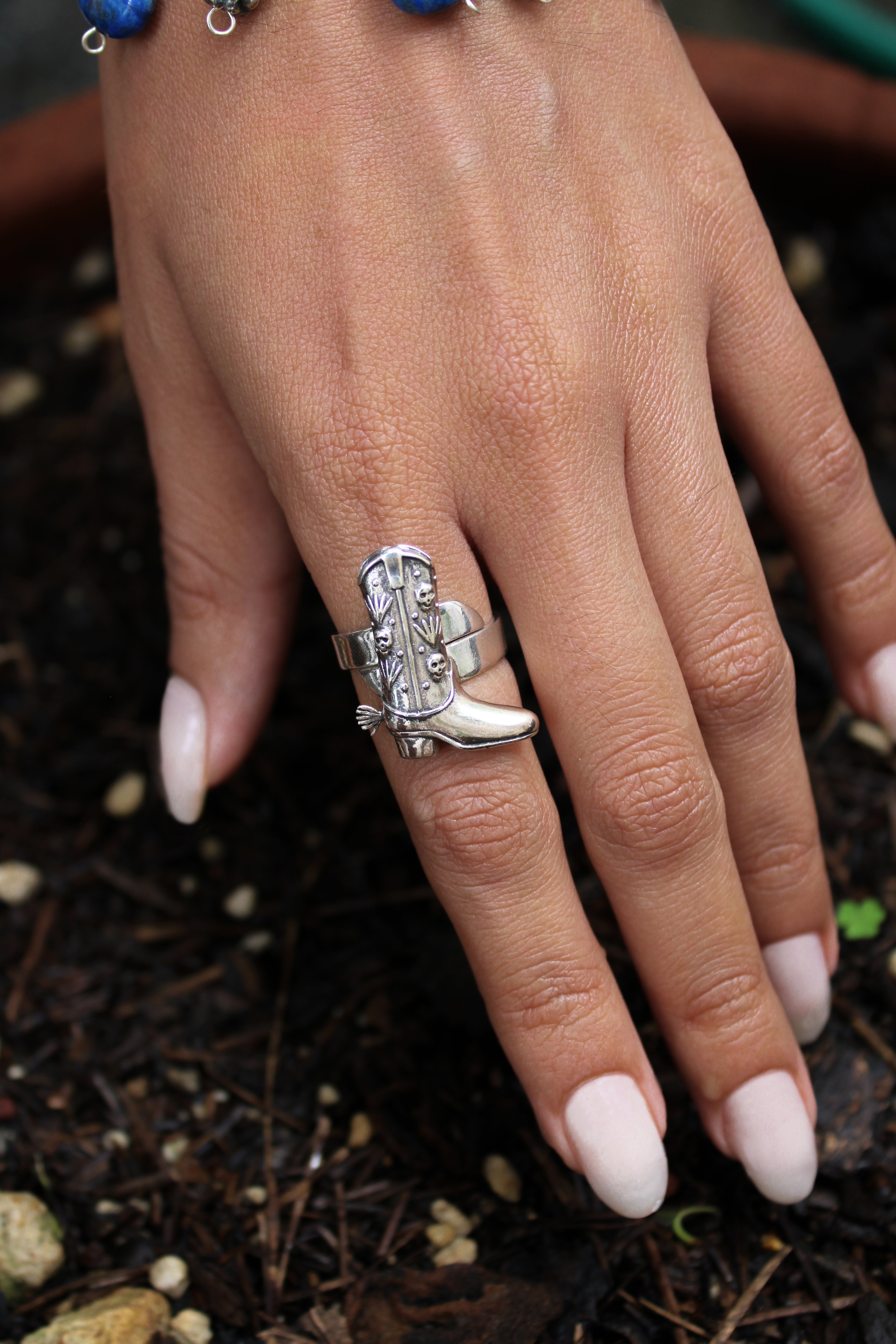Anillo "La Bota", joya de plata .925 – Gabriela Sánchez (vista 2)