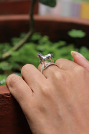 Anillo Caballo Bayo, joya de plata .925 – Gabriela Sánchez (vista 5)