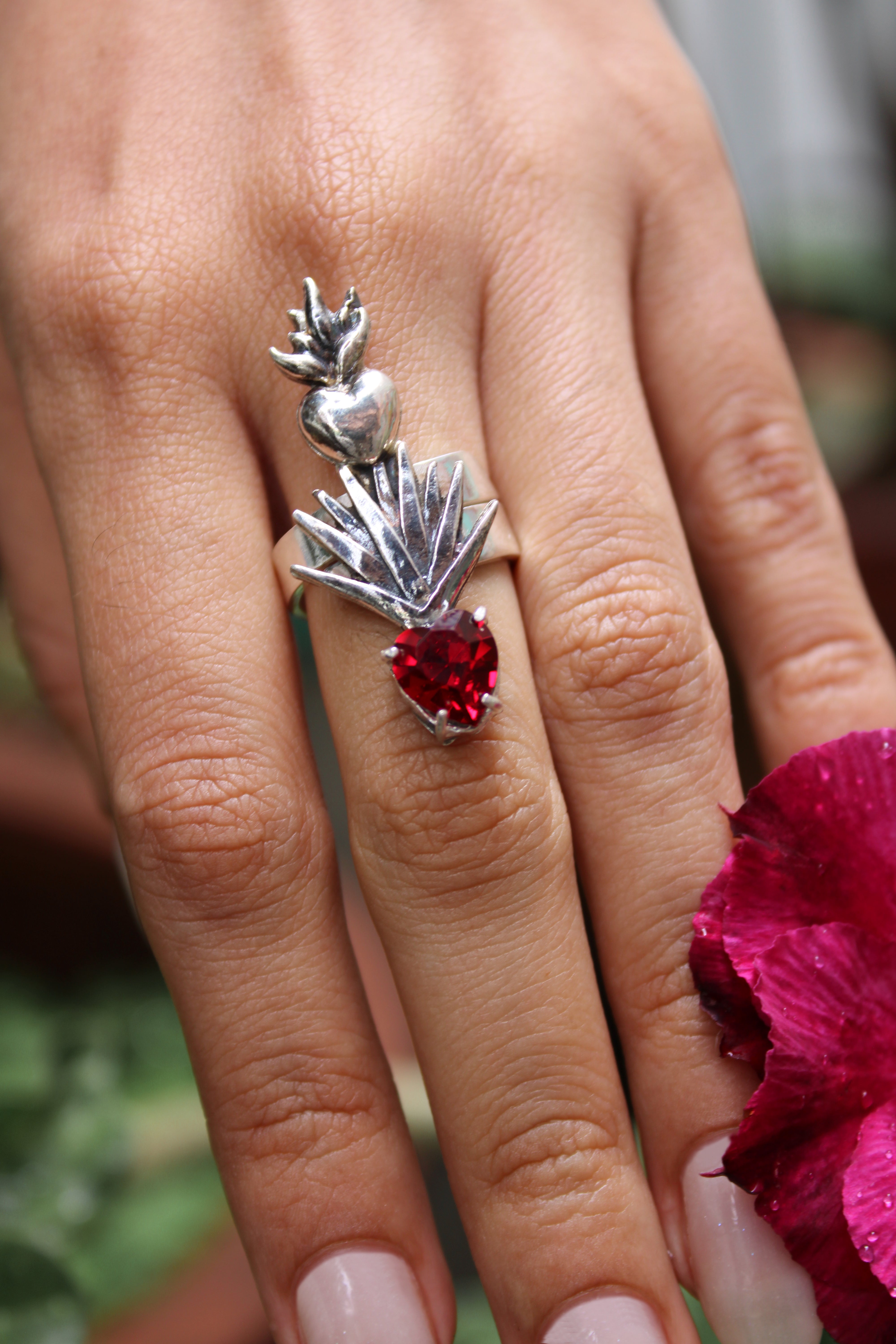Anillo Tierra Roja, joya de plata .925, con cristal Swarovski – Gabriela Sánchez