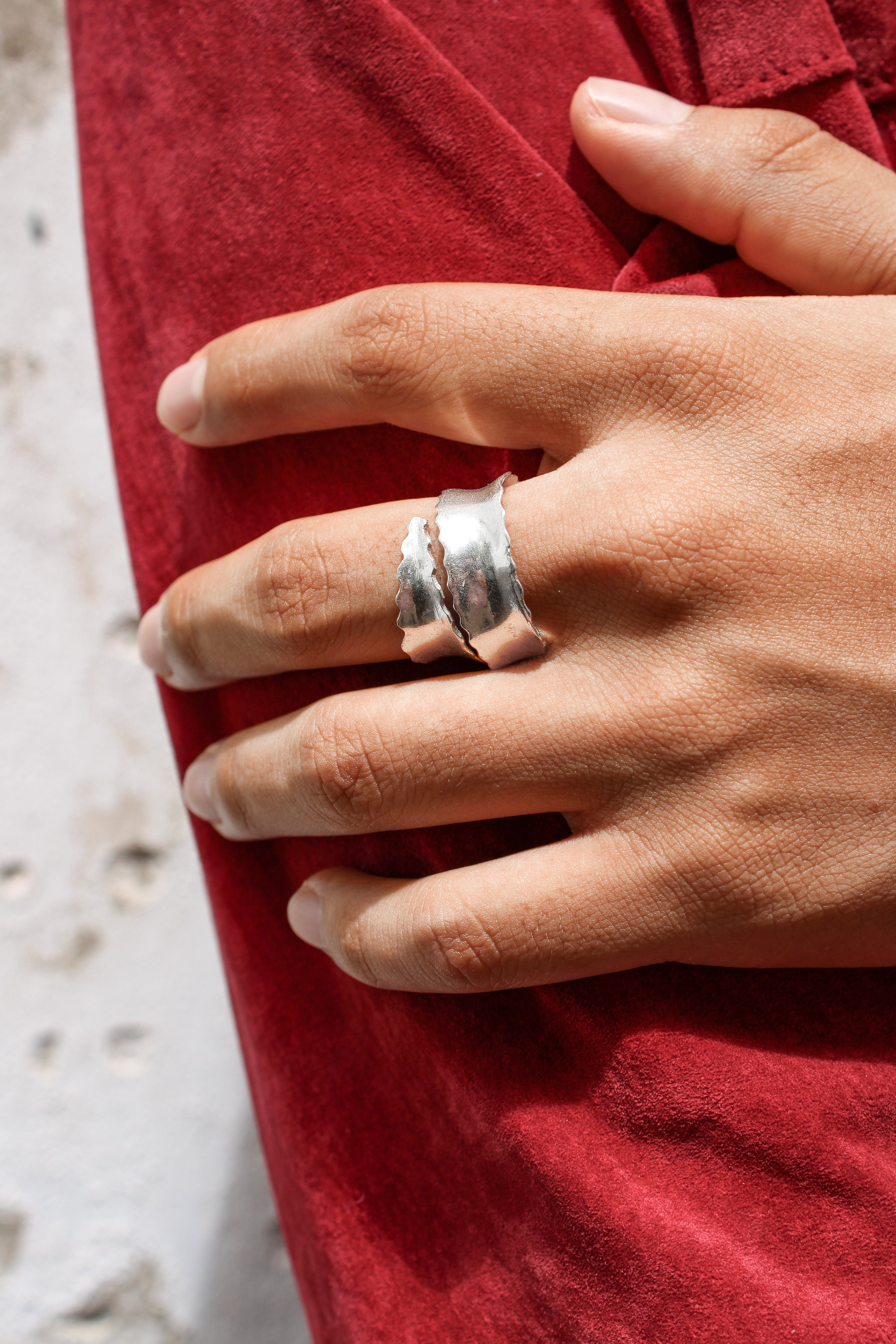 Anillo Penca Espiral, joya de plata .925 – Gabriela Sánchez (vista 2)