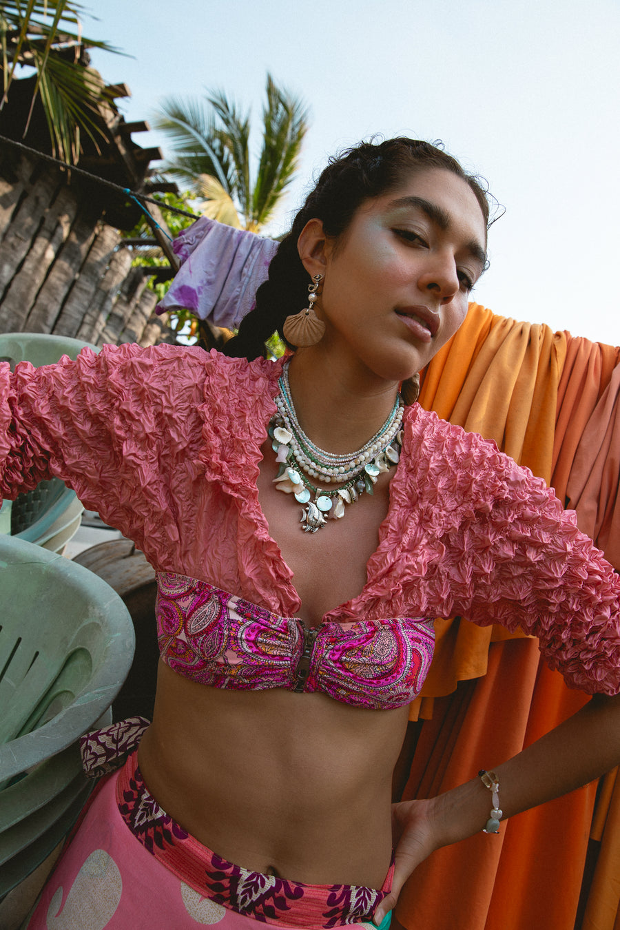 Collar Isla Arena, joya de plata .925, con concha y cuarzo rosa – Gabriela Sánchez (vista 3)