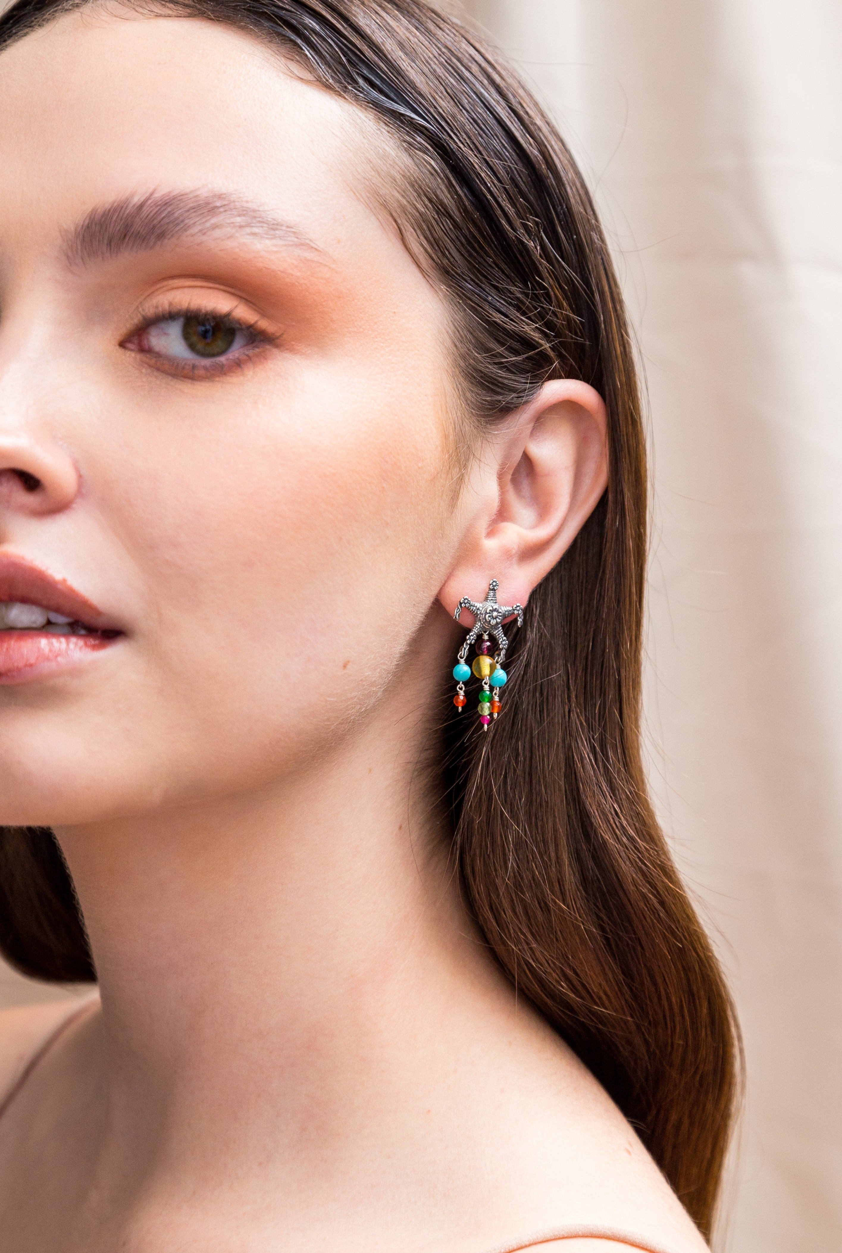 Aretes Piñata Ámbar, joya de plata .925 – Gabriela Sánchez (vista 2)