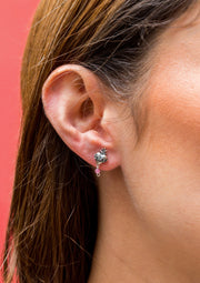 Aretes Sagrado Corazón Y Gema, joya de plata .925, con perla y turmalina – Gabriela Sánchez (vista 5)