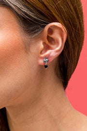 Aretes Sagrado Corazón Y Gema, joya de plata .925, con perla y turmalina – Gabriela Sánchez (vista 6)