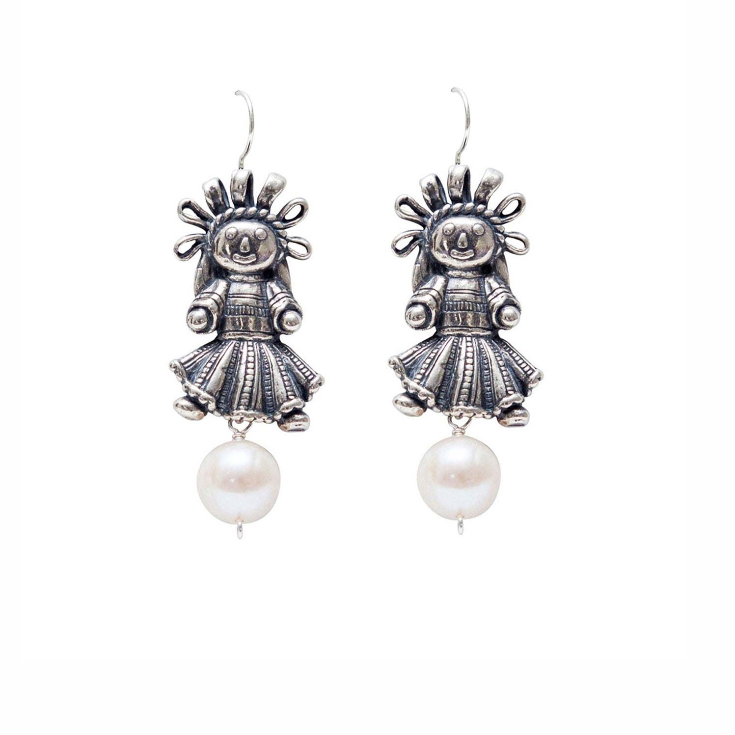 Aretes Muñeca Mediana con Perla, joya de plata .925 – Gabriela Sánchez
