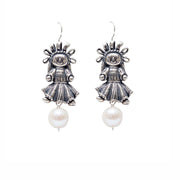 Aretes Muñeca Mediana con Perla, joya de plata .925 – Gabriela Sánchez