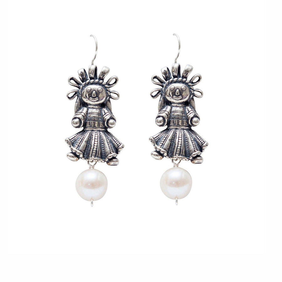 Aretes Muñeca Mediana con Perla, joya de plata .925 – Gabriela Sánchez