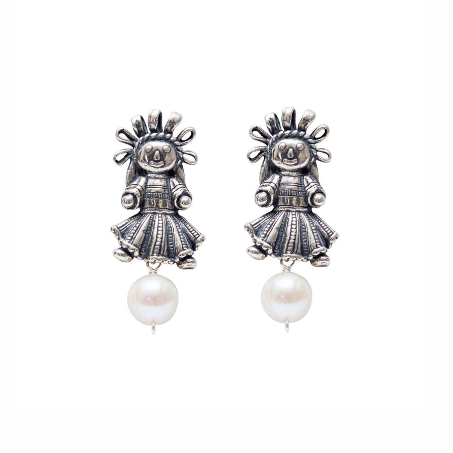 Aretes Muñeca Mediana con Perla, joya de plata .925 – Gabriela Sánchez (vista 2)