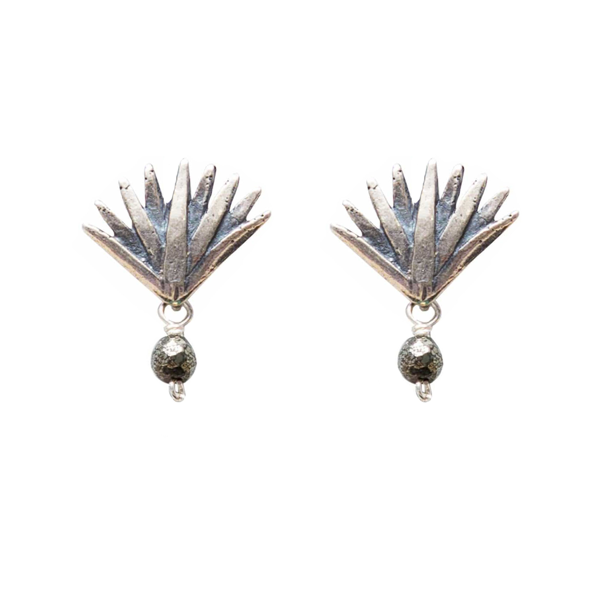 Aretes Agave Sueño 2.1 Y Gema Mini, joya de plata .925, con turmalina y perla – Gabriela Sánchez (vista 2)
