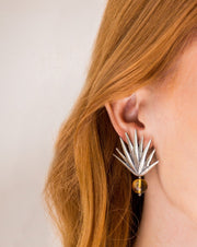 Aretes Agave Realista Con Gema, joya de plata .925, con ámbar y citrina – Gabriela Sánchez (vista 3)