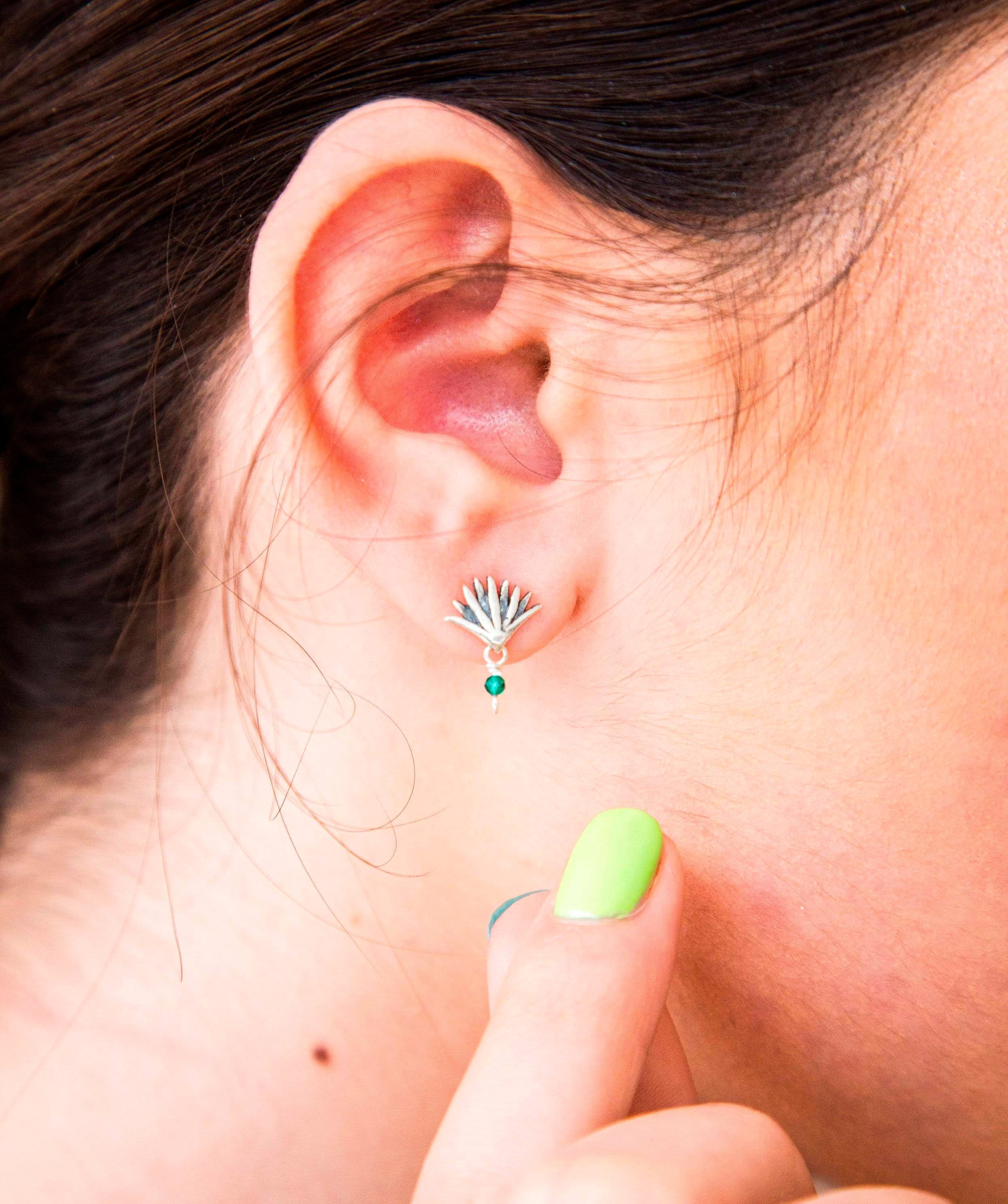 Aretes Agave Sueño 1 Dioptasa, joya de plata .925 – Gabriela Sánchez (vista 2)