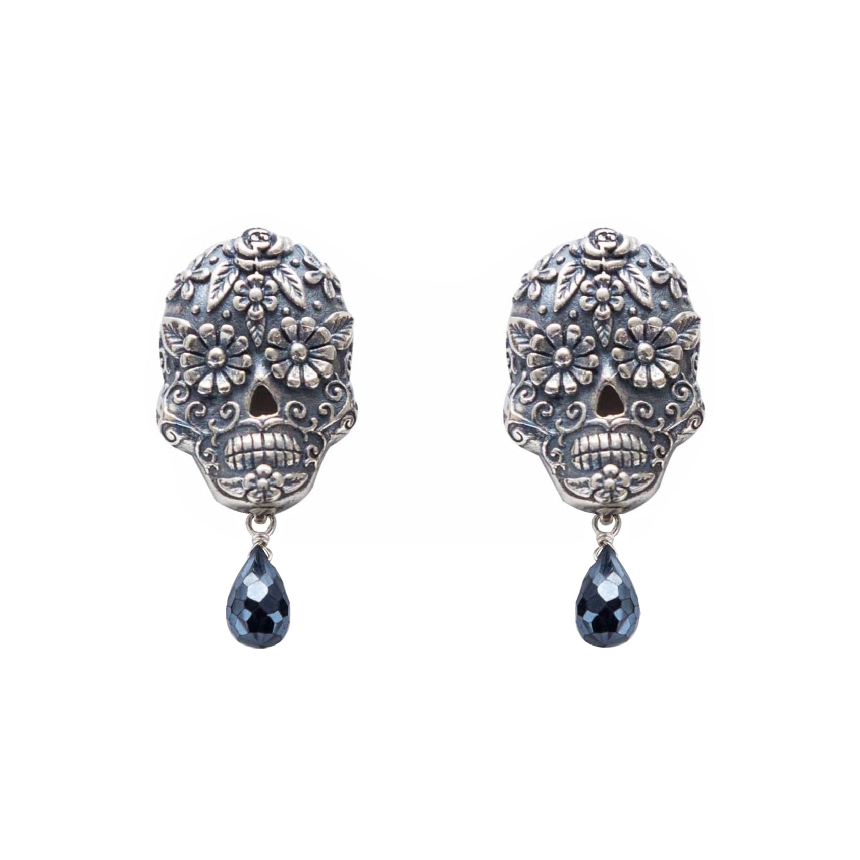 Aretes Calavera Ojos Flor Gota, joya de plata .925, con hematita – Gabriela Sánchez