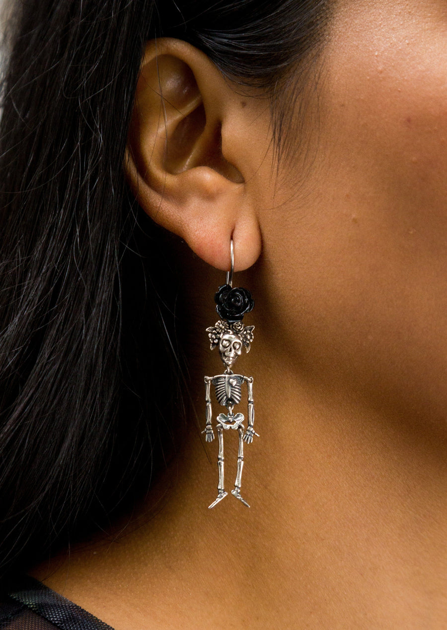 Aretes Calacas con Flor, joya de plata .925 – Gabriela Sánchez (vista 4)