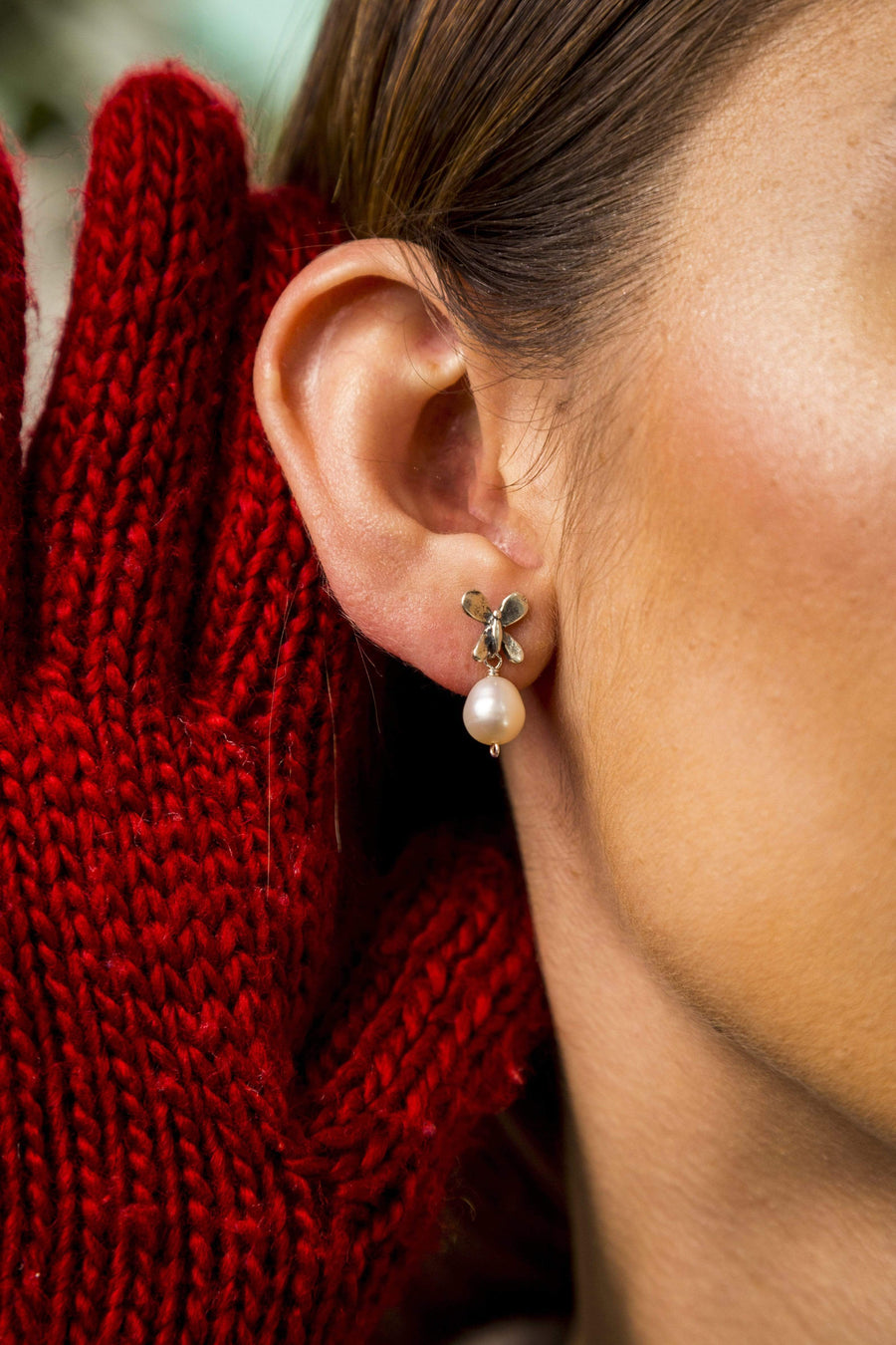 Aretes Mariposa Mini, joya de plata .925, con perla y amatista – Gabriela Sánchez (vista 3)