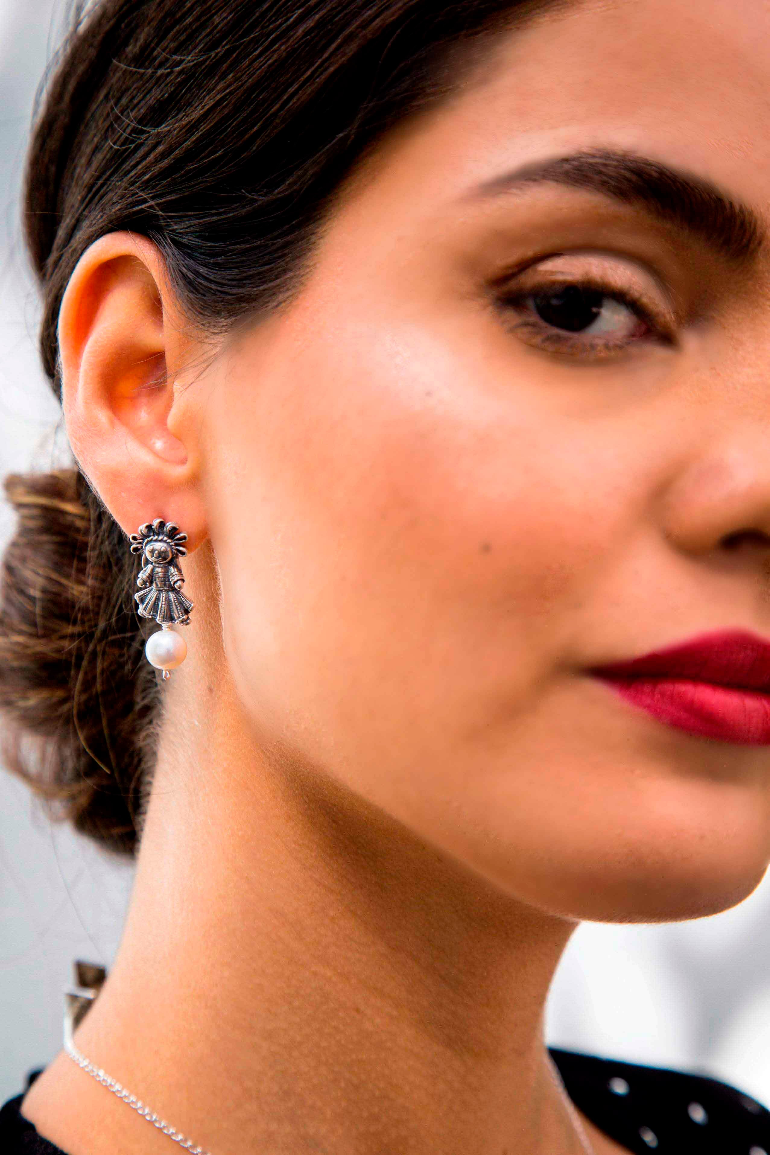 Aretes Muñeca de Listones Chica Perla, joya de plata .925 – Gabriela Sánchez