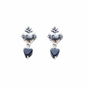Aretes Sagrado Corazón Y Gema, joya de plata .925, con perla y turmalina – Gabriela Sánchez (vista 3)
