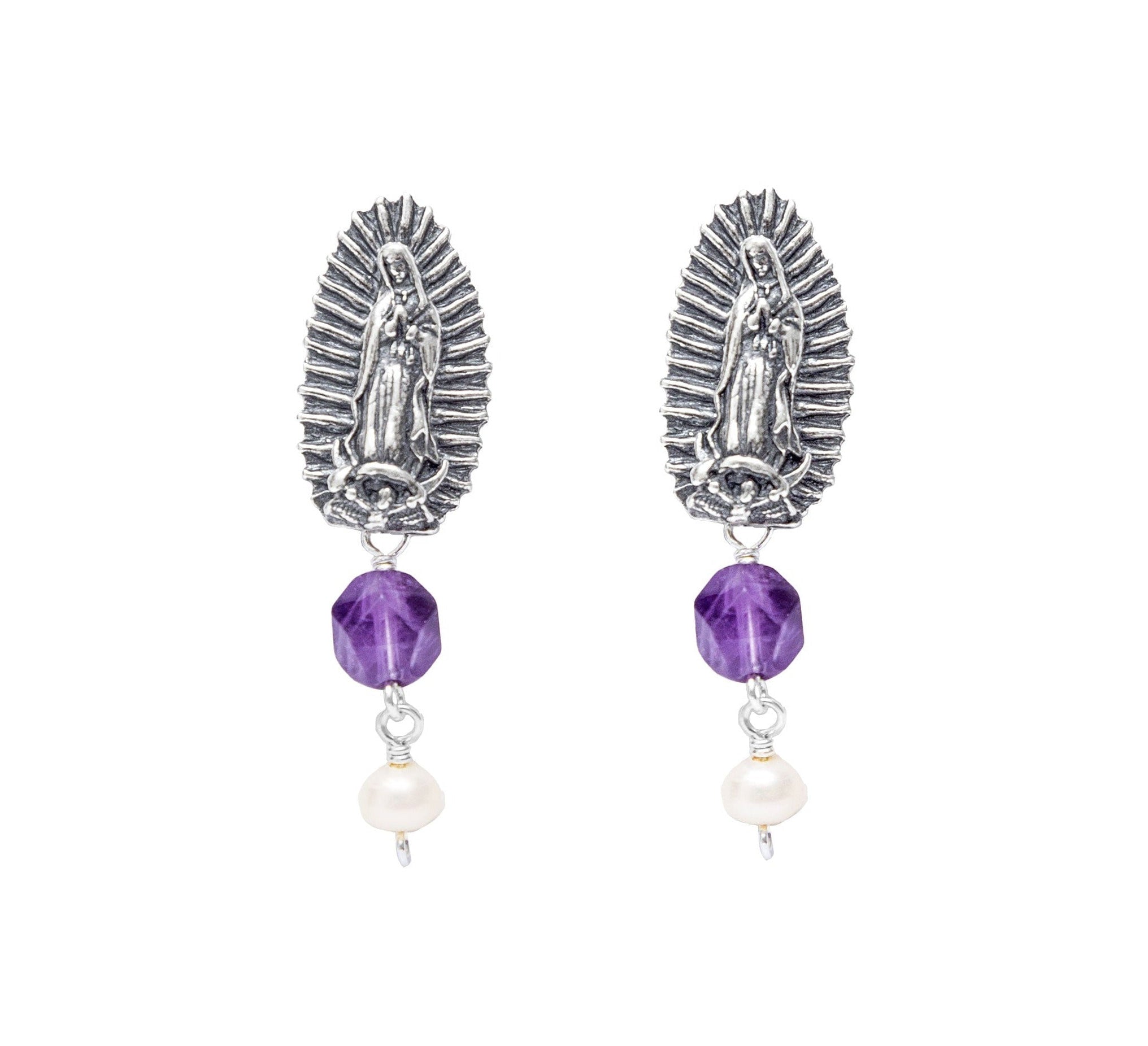 Aretes Virgen De Guadalupe, joya de plata .925, con perla y amatista – Gabriela Sánchez (vista 2)