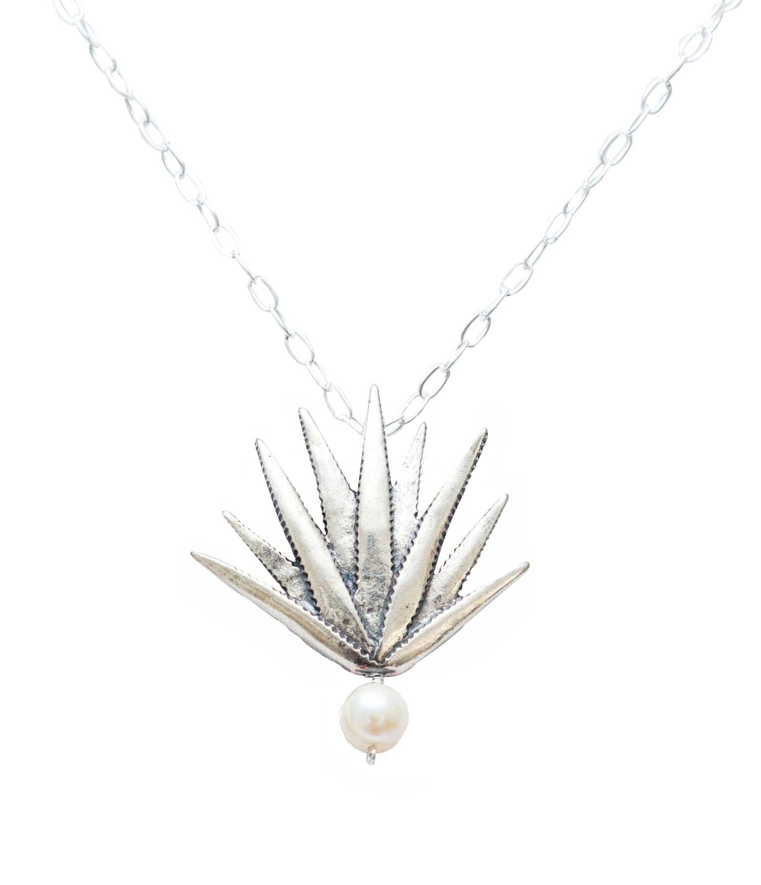 Dije Agave Realista Perla, joya de plata .925 – Gabriela Sánchez